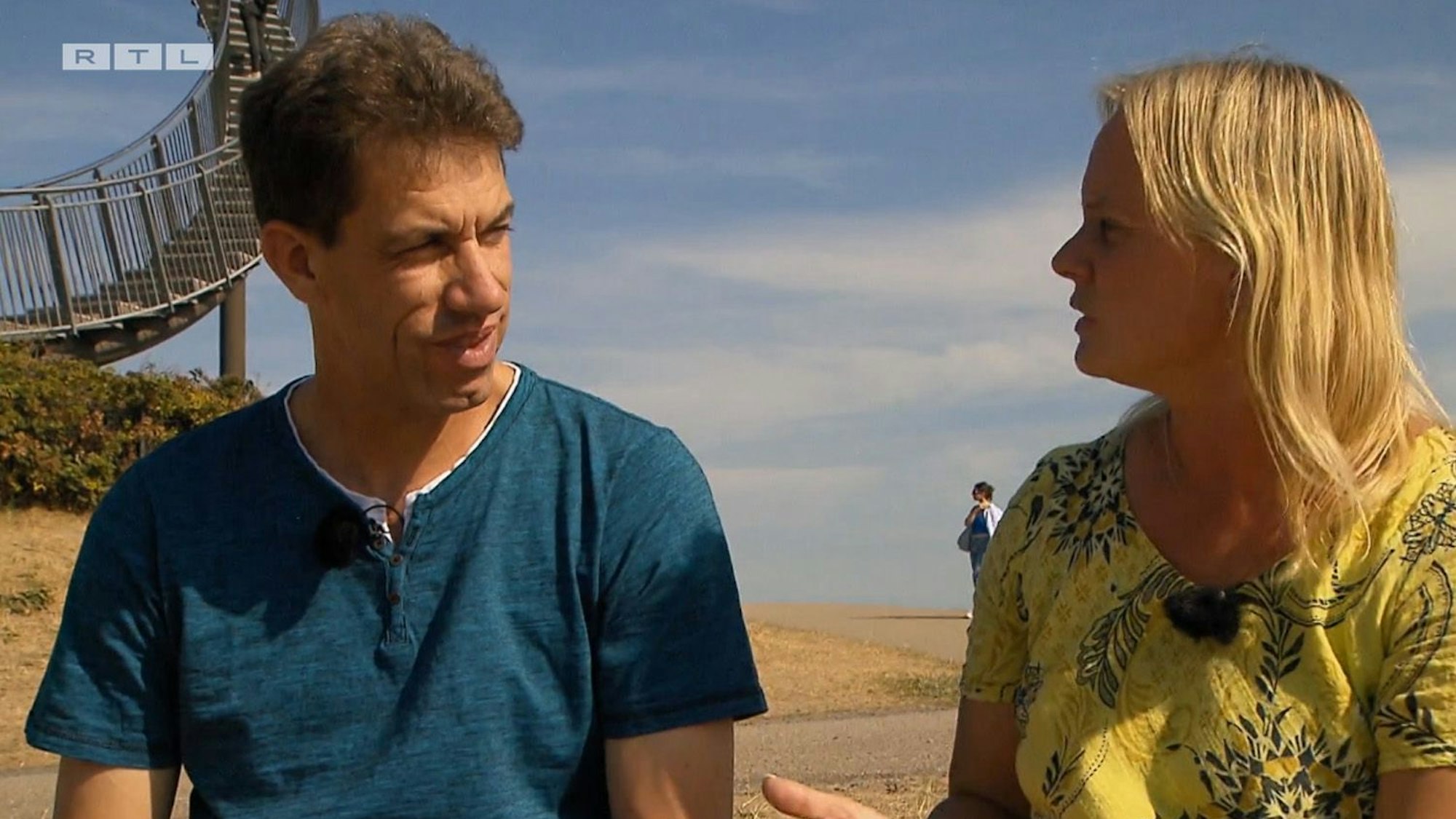 „Bauer sucht Frau“: Das Foto zeigt Bauer Jörg und dessen Hofdame Patricia (TV-Ausstrahlung: 14. November) bei einem gemeinsamen Picknick im Grünen.