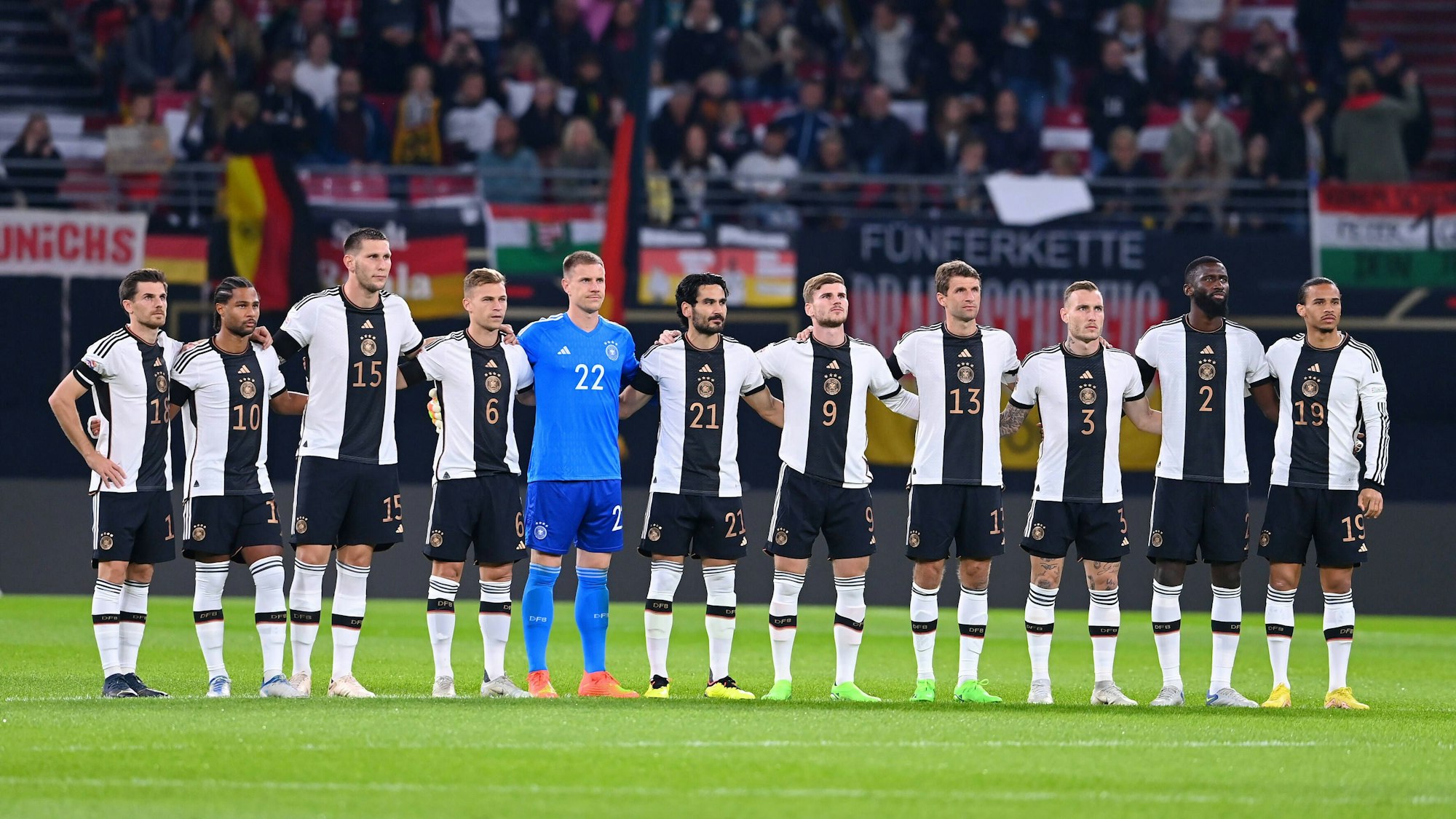 Das Team der Deutschen Nationalmannschaft vor dem Nations-League-Spiel gegen Ungarn am 23. September 2022.