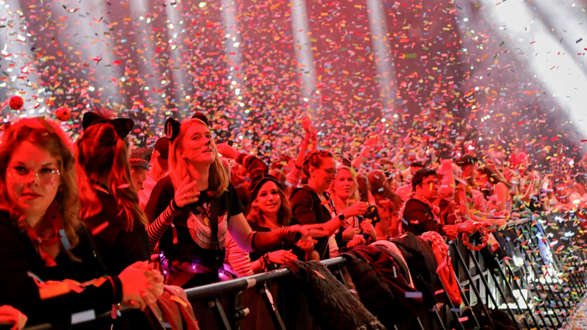 Feiernde in der Lanxess Arena