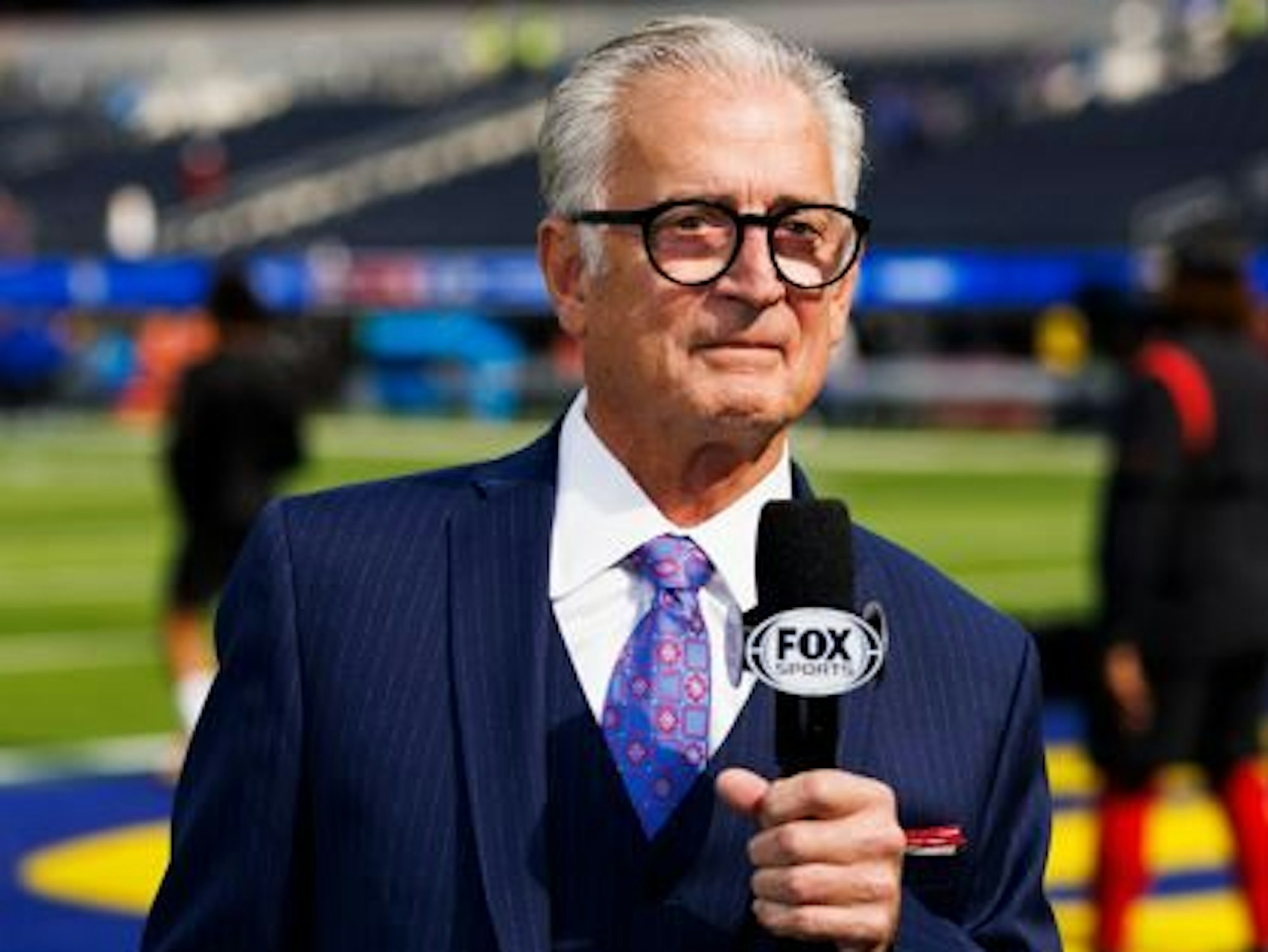 NFL-Experte Mike Pereira bei der Arbeit.