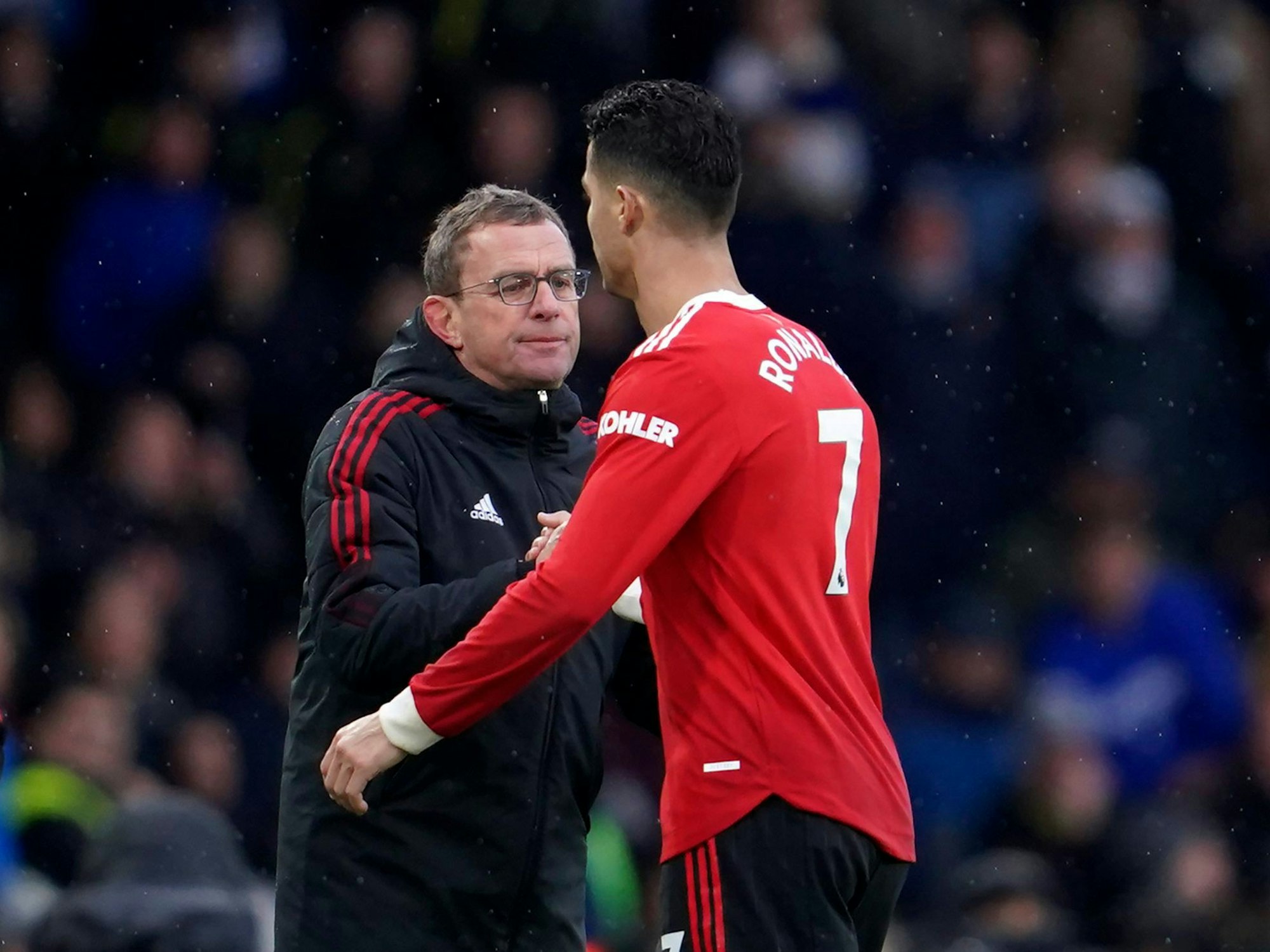Manchester United's ehemaliger Interimscoach Ralf Rangnick mit Cristiano Ronaldo im Februar 2022.