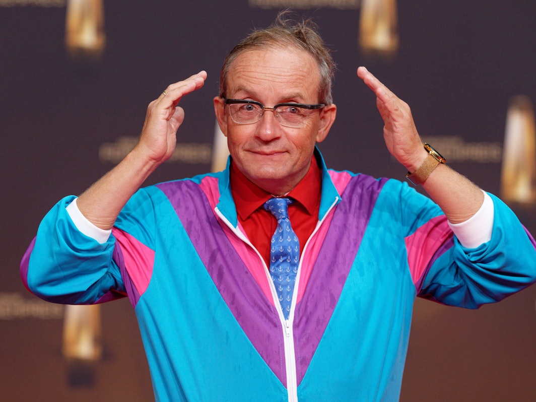 Der Komiker Wigald Boning kommt zur Verleihung vom Deutschen Fernsehpreis 2022 in die MMC Studios.