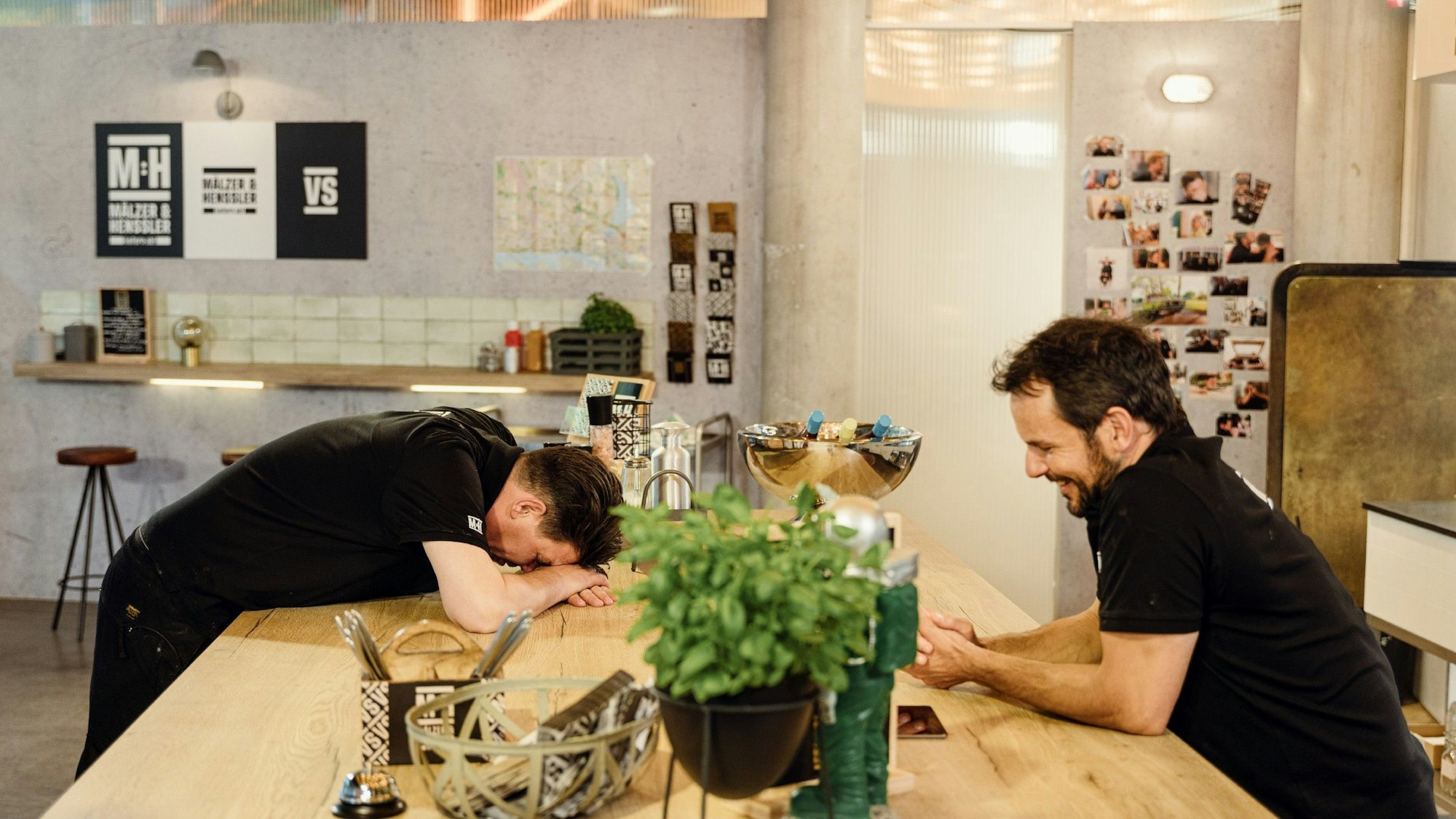 Tim Mälzer und Steffen Henssler (r.).