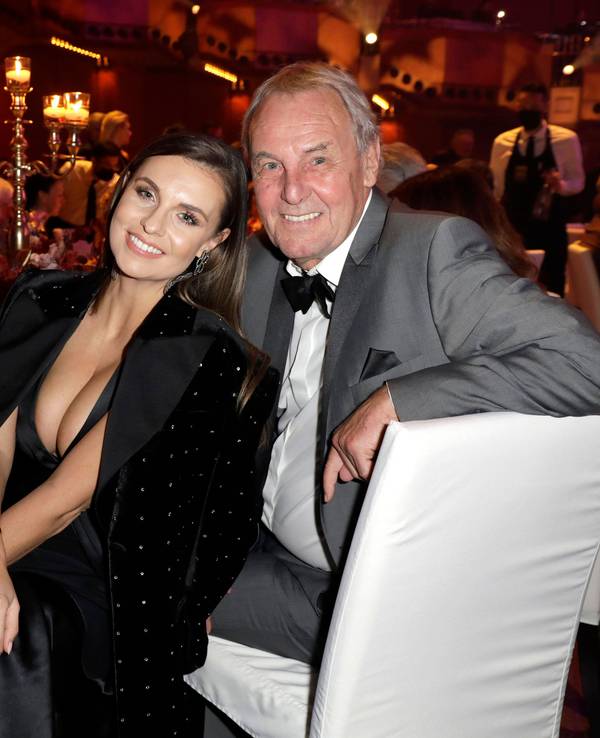 Laura Wontorra mit Vater Jörg Wontorra beim 40. Deutschen Sportpresse Ball 2022 in der Alten Oper. Frankfurt.