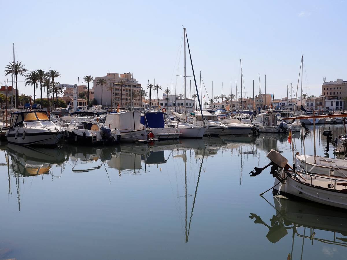 Das Foto zeigt den Hafen des Stadtviertels „El Molinar“ in Palma de Mallorca.