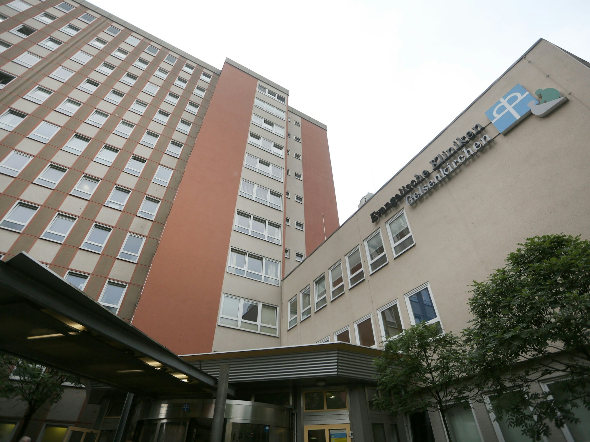 Die Evangelischen Kliniken in Gelsenkirchen von außen.