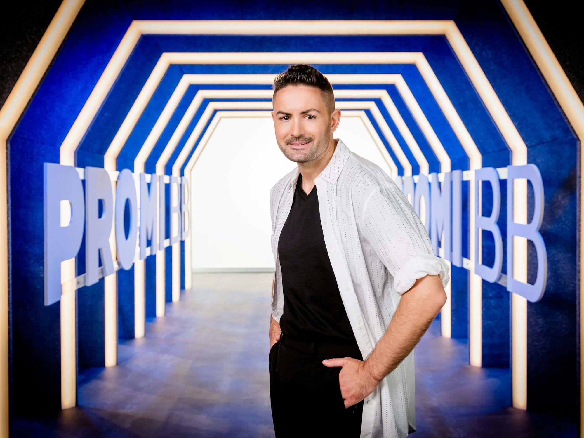 Menderes Bagci als Teilnehmer der Sat.1-Sendung „Promi Big Brother“ 2022.