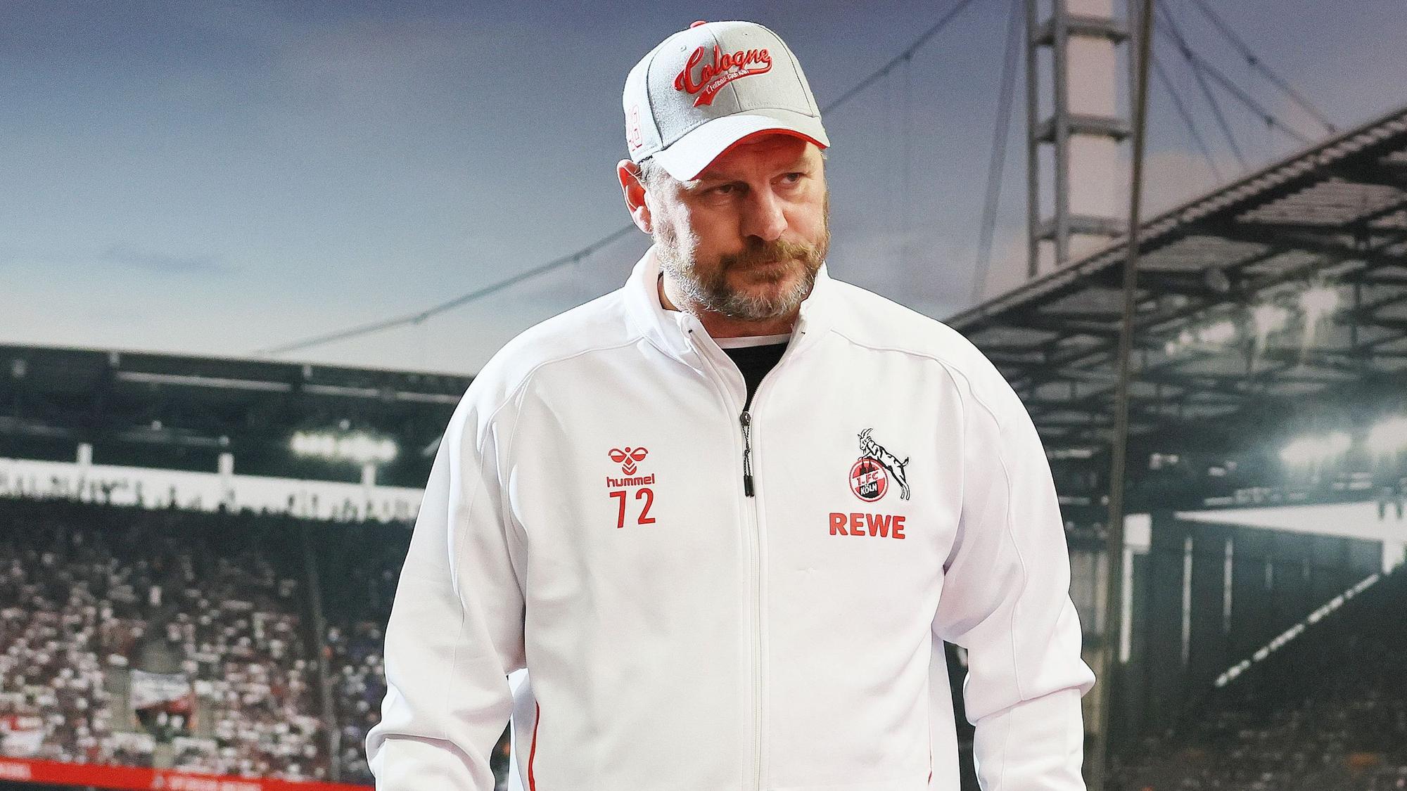 Steffen Baumgart steht im Rhein-Energie-Stadion.