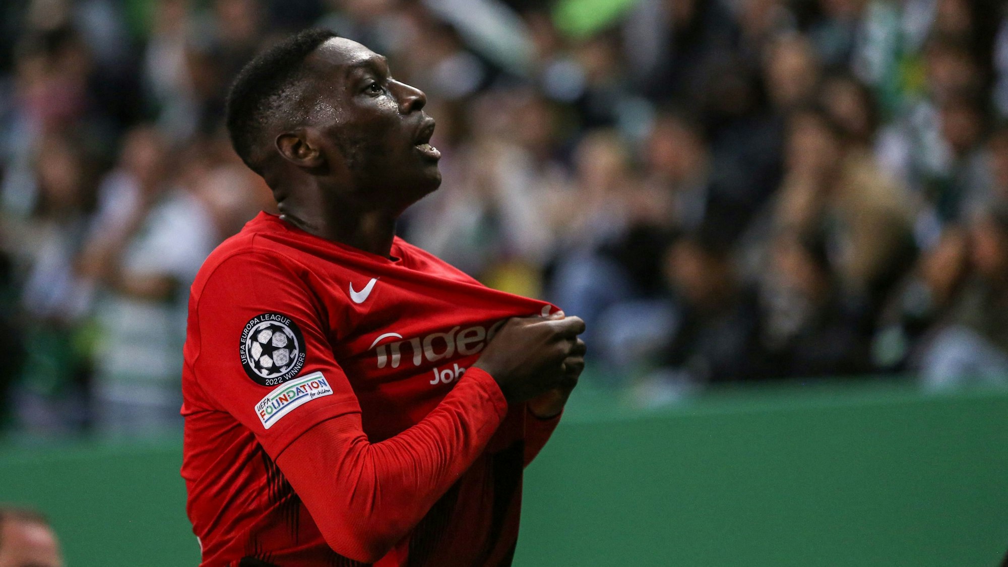 Randal Kolo Muani jubelt über ein Tor in der Champions League für Eintracht Frankfurt. Nun erfüllt sich auch sein Traum von der WM 2022.AFP