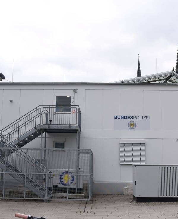 Die Containerbüros der Bundespolizei auf dem Breslauer Platz.