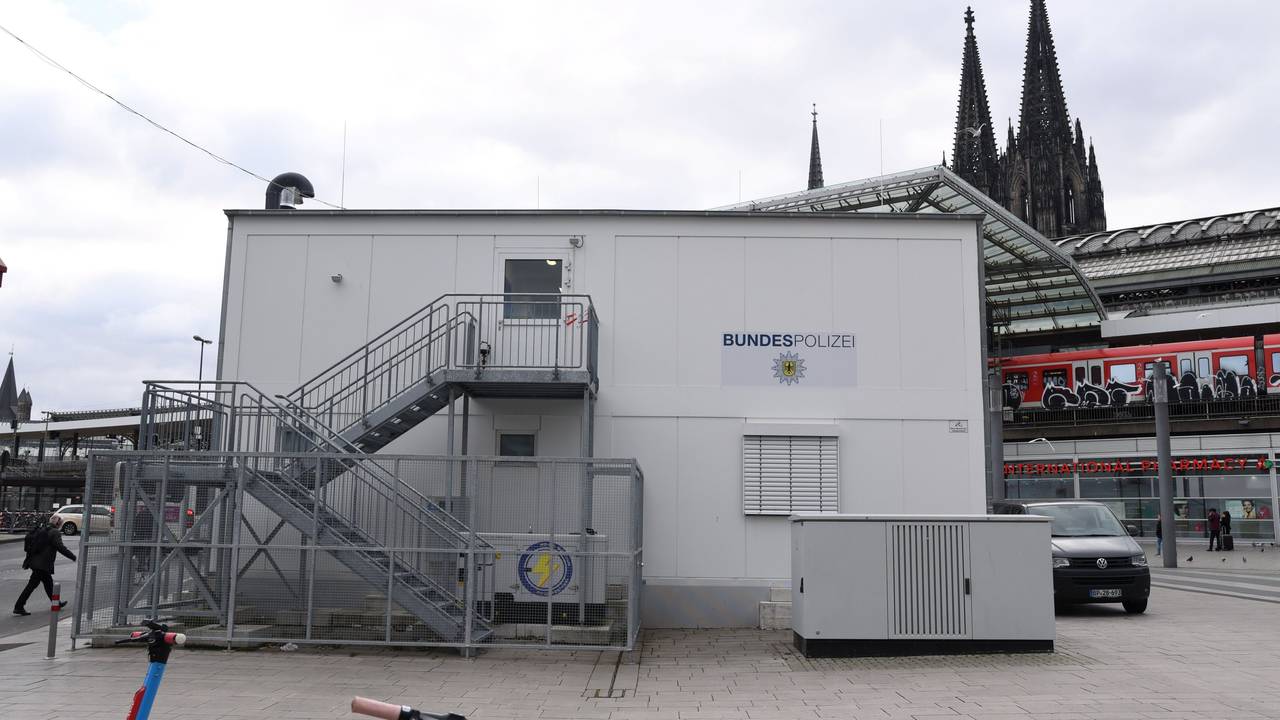 Die Containerbüros der Bundespolizei auf dem Breslauer Platz.