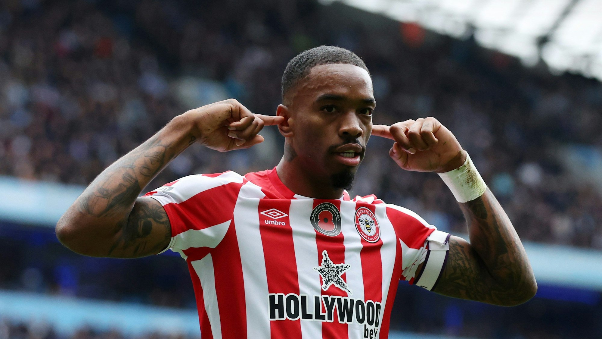 Ivan Toney feiert sein Tor im Spiel bei Manchester City.