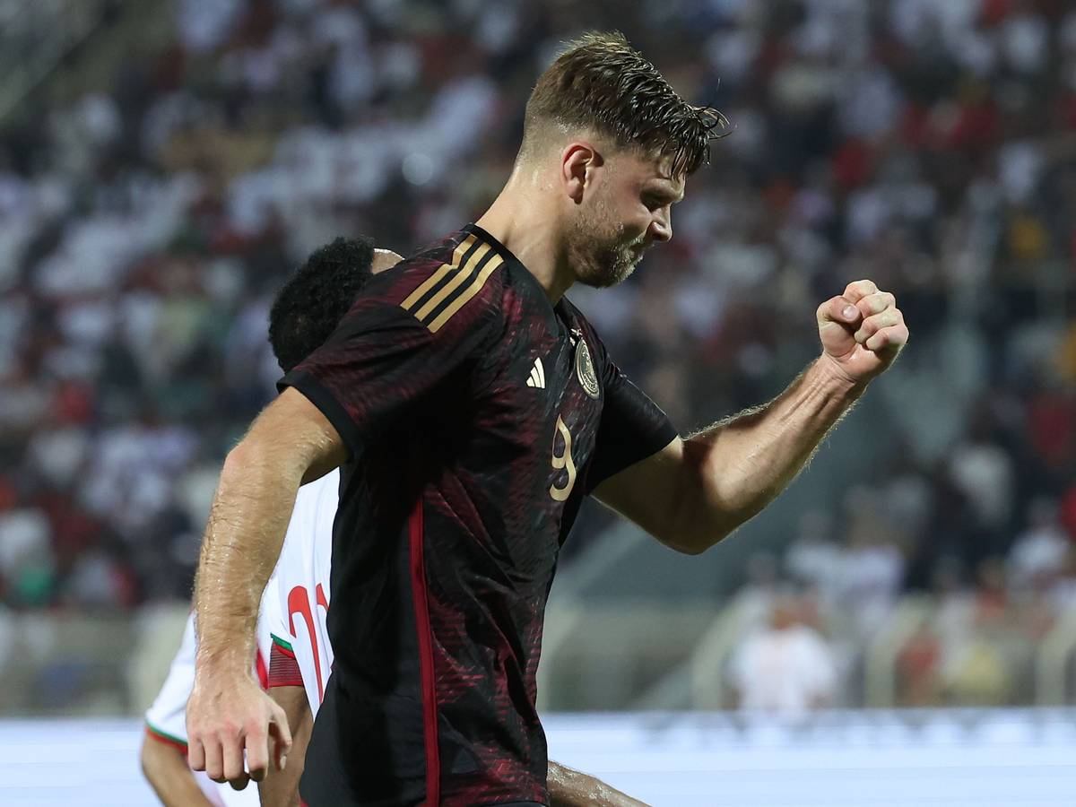 Deutschlands Niclas Füllkrug feiert sein Tor gegen den Oman.