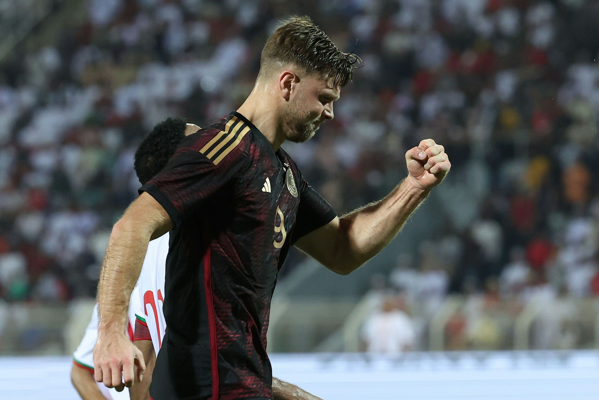 Deutschlands Niclas Füllkrug feiert sein Tor gegen den Oman.
