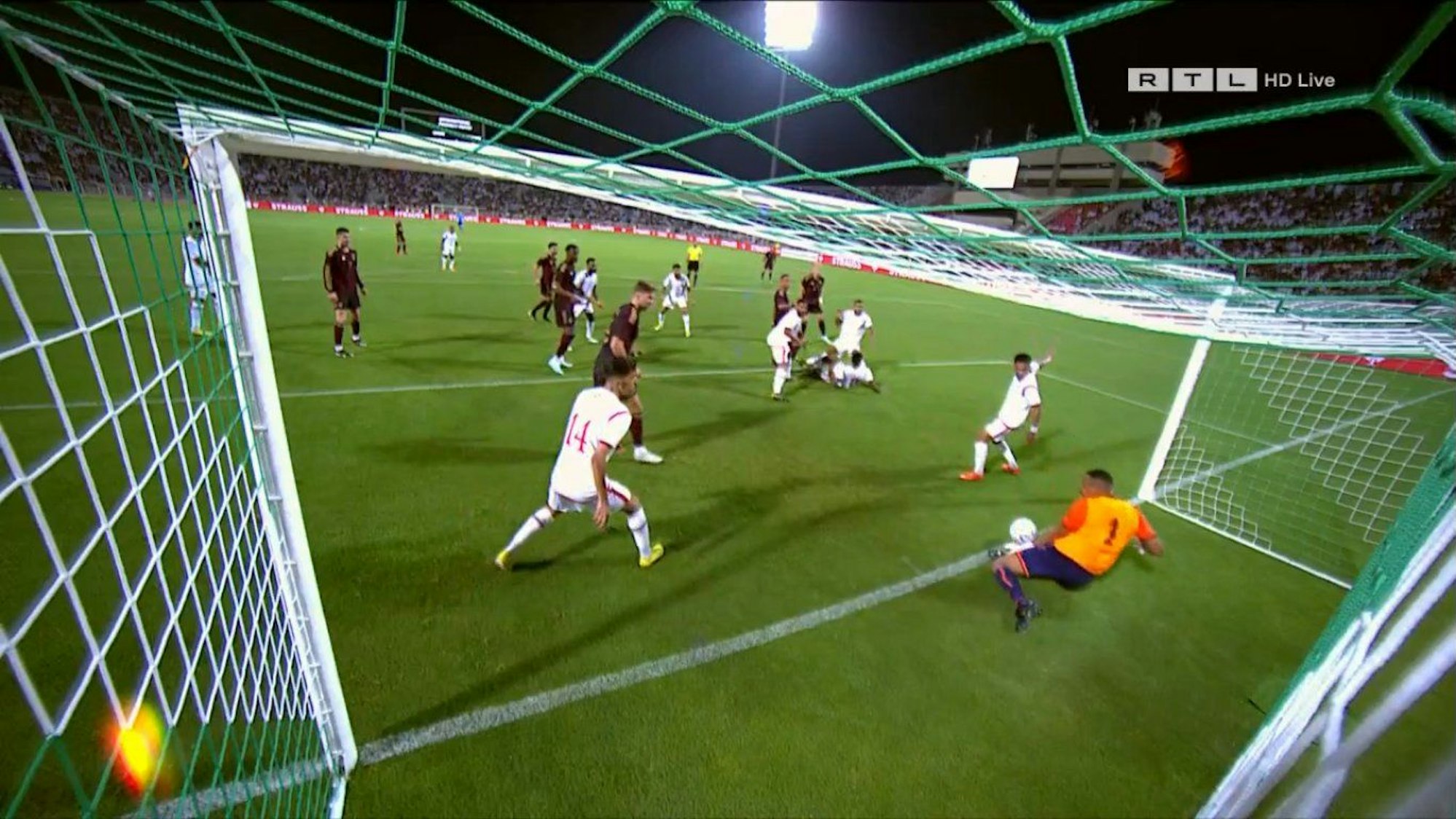 Torchance für Thilo Kehrer.