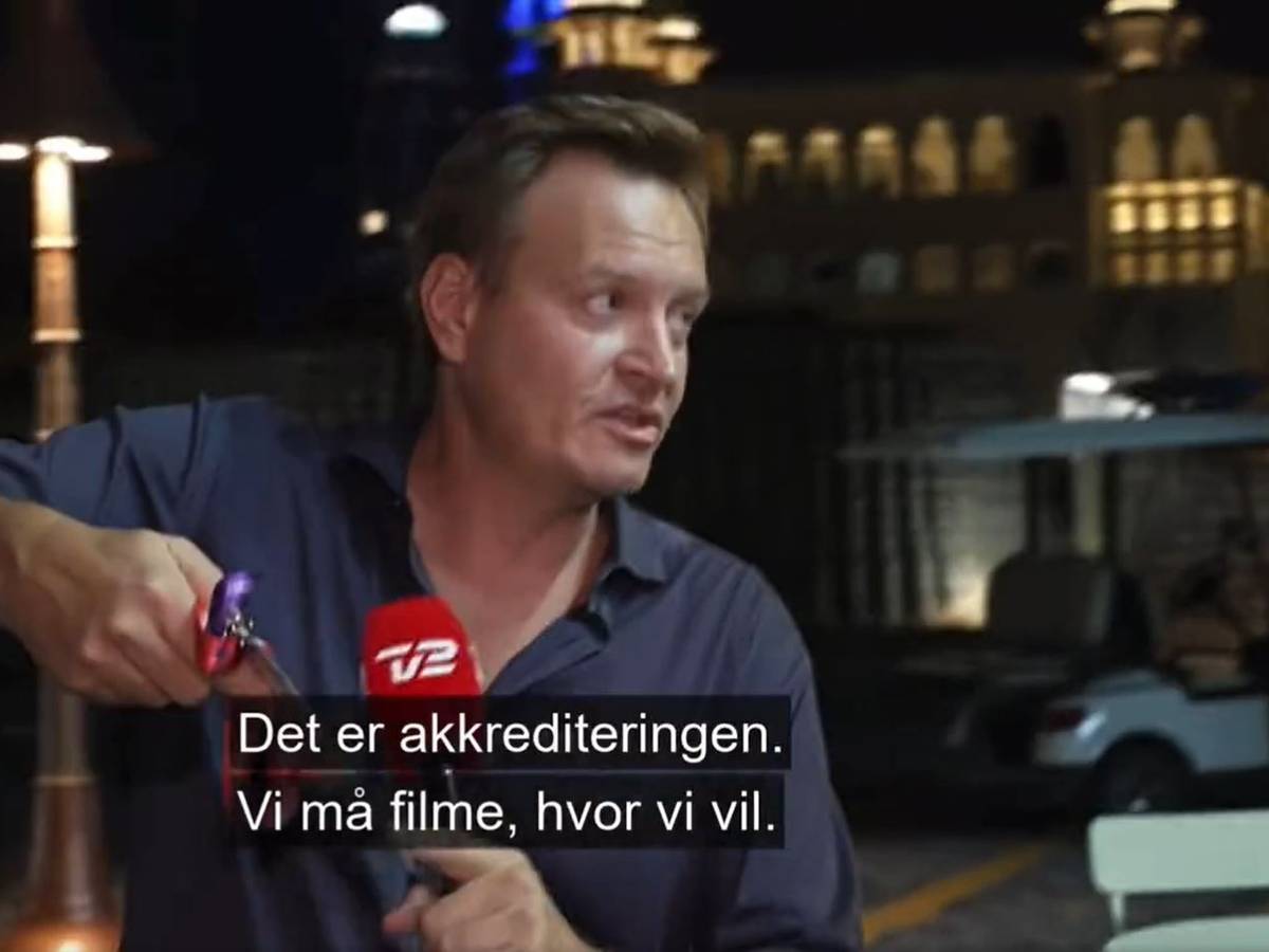 Screenshot von einer Live-Schalte des dänischen TV-Senders TV2. Video gepostet von Reporter Rasmus Tantholdt auf seinem Twitter-Account @rasmusTantholdt