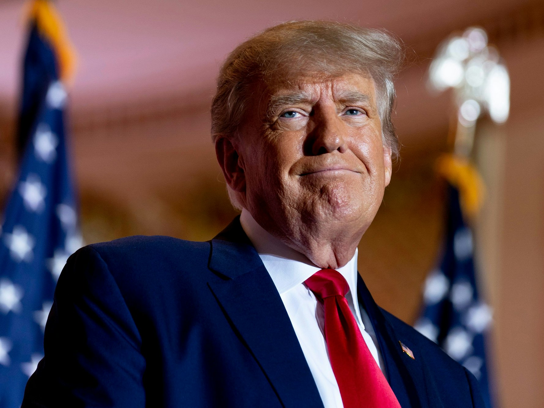 Donald Trump, ehemaliger US-Präsident, spricht in seinem Anwesen Mar-a-Lago.