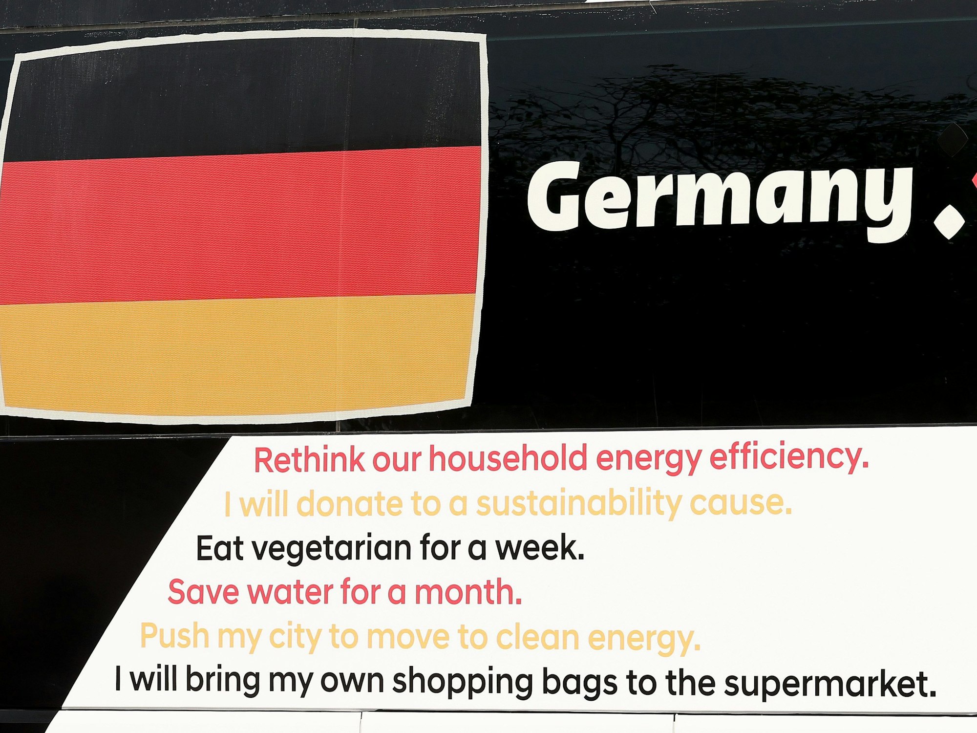 Blick auf den deutschen WM-Bus.