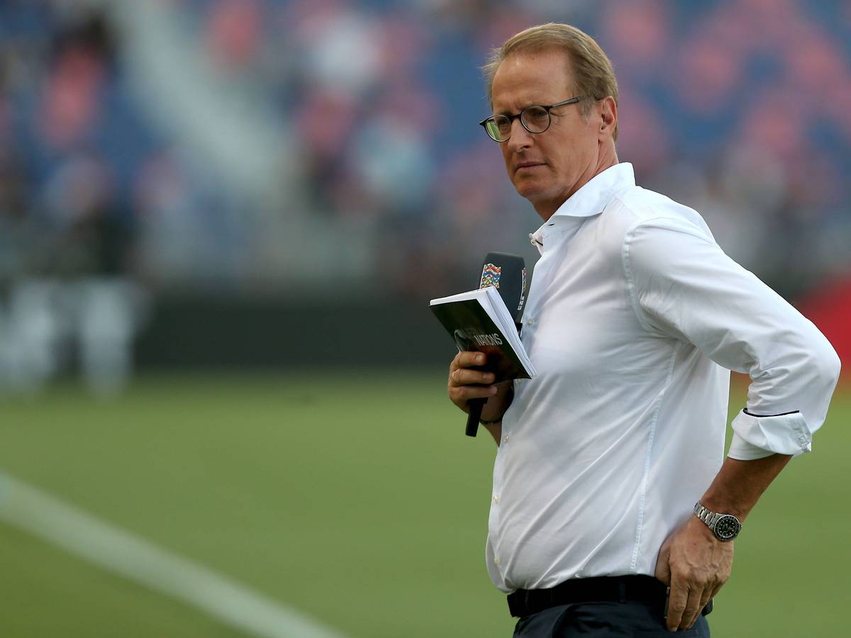 Florian König steht beim Nations-League-Spiel Italien gegen Deutschland im Stadion.