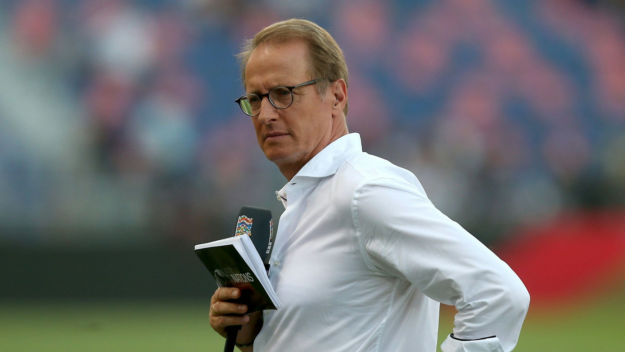 Florian König steht beim Nations-League-Spiel Italien gegen Deutschland im Stadion.