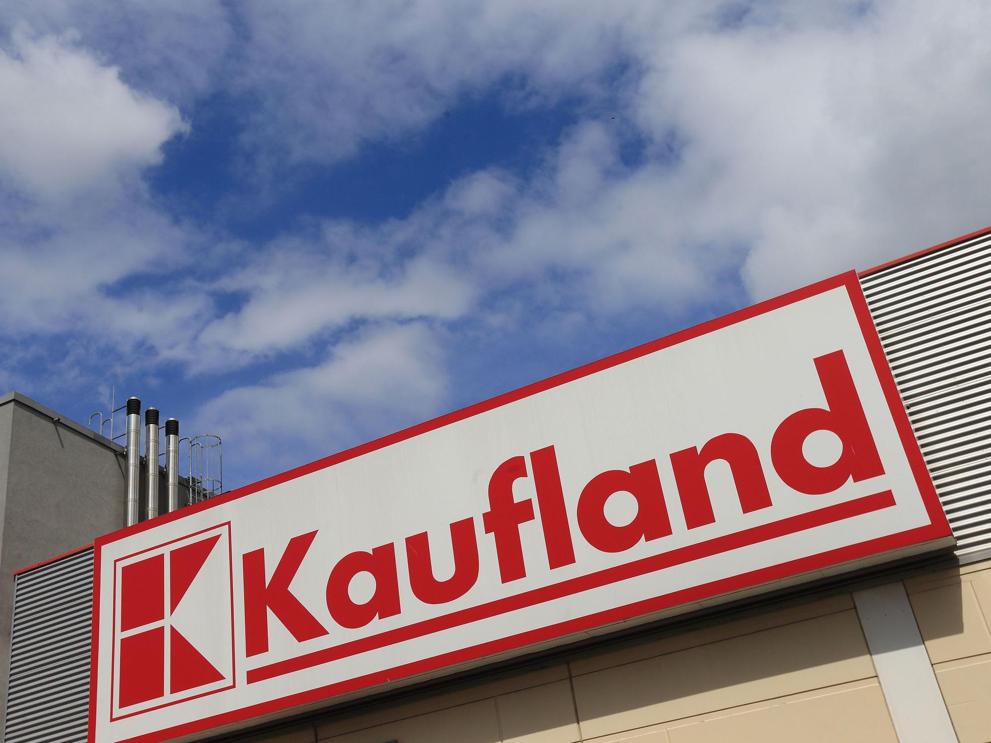 Das Logo von „Kaufland“ an einer Filiale der Supermarktkette.
