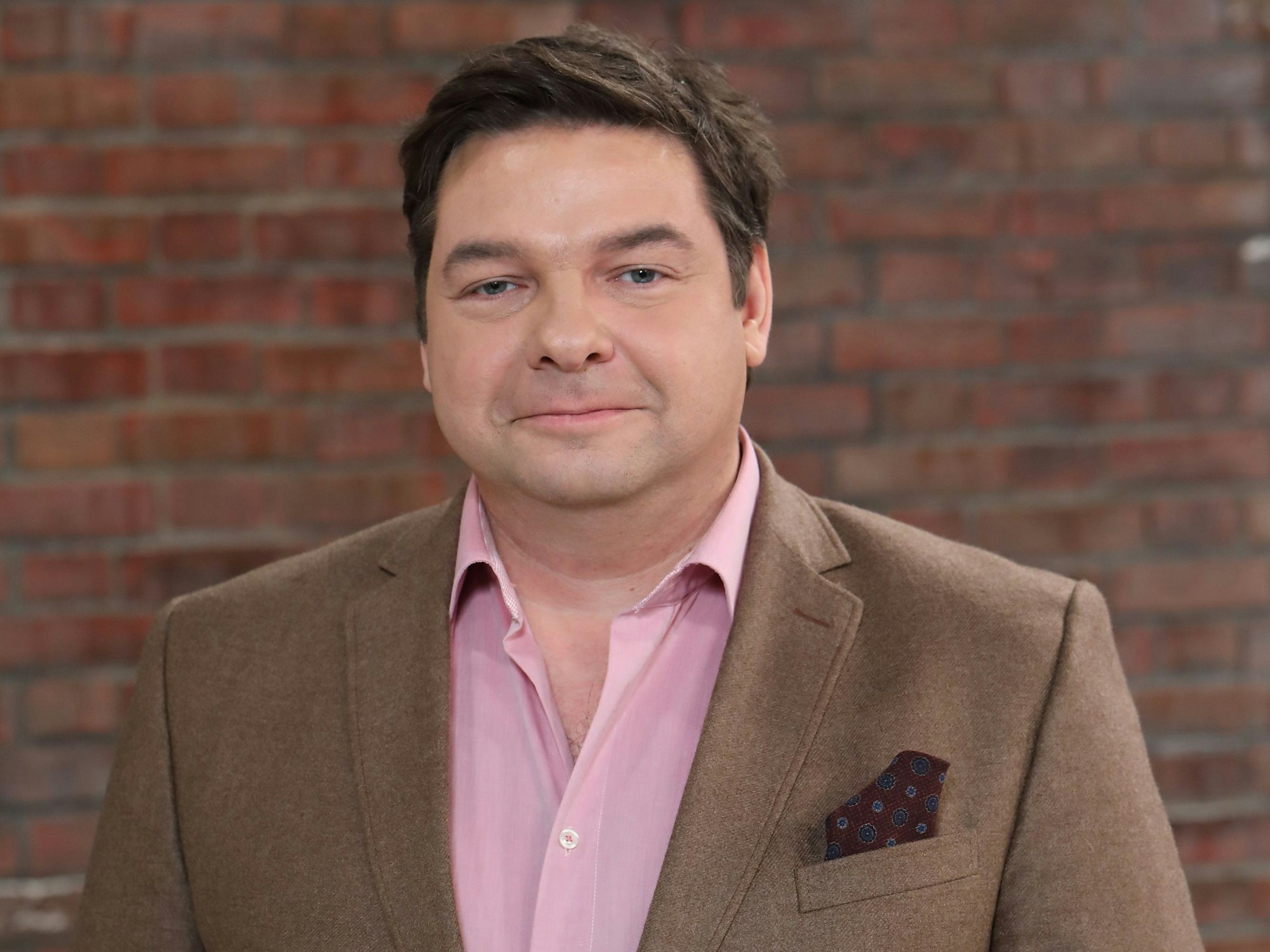 Das Foto zeigt den Antiquitätenhändler Daniel Meyer, der regelmäßig in der ZDF-Show „Bares für Rares“ auftritt. Das undatierte Foto ist bei einem Pressetermin zur Show entstanden.