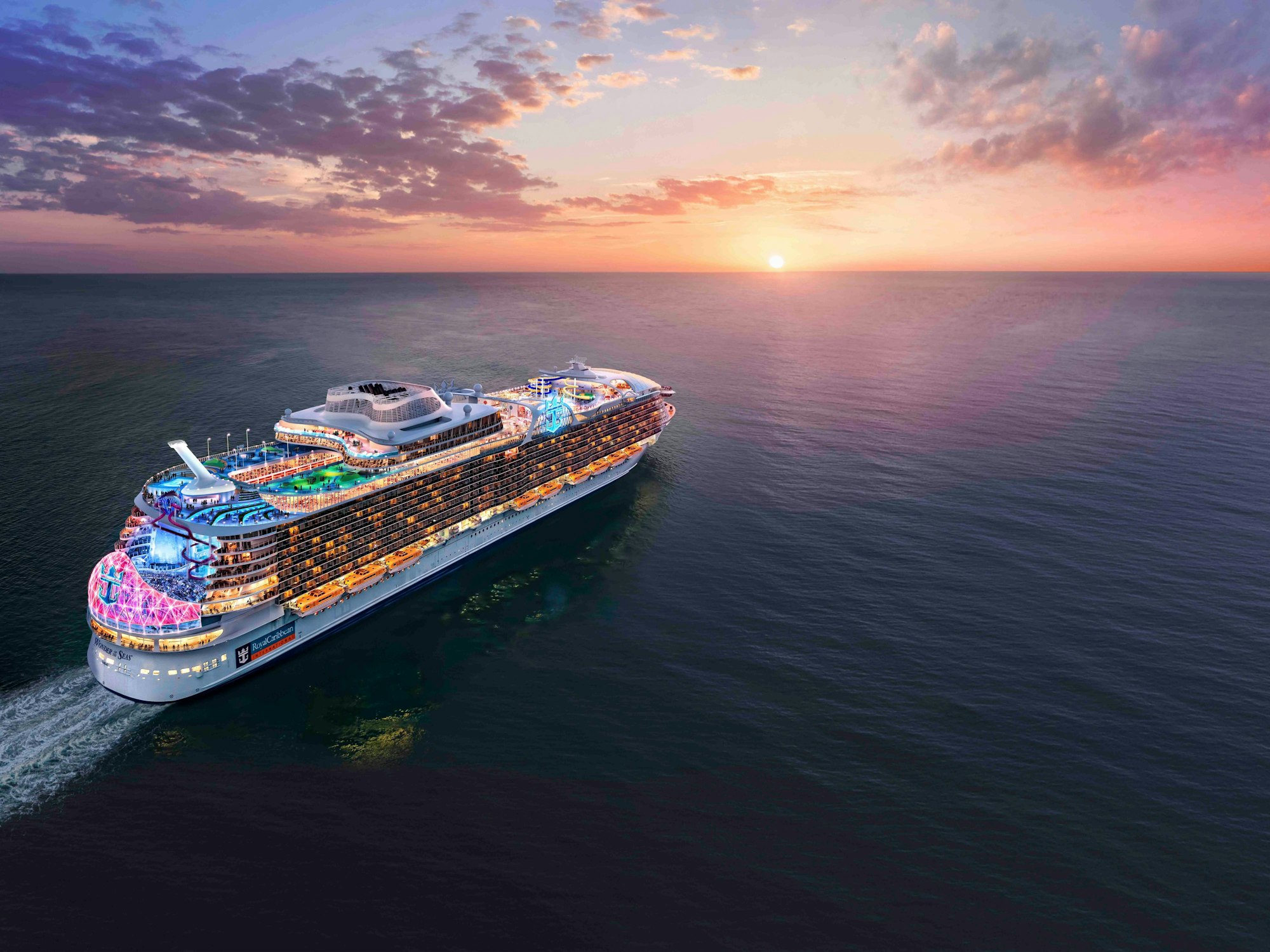 Das undatierte Symbolfoto zeigt ein beleuchtetes Kreuzfahrtschiff, das auf einen Sonnenuntergang zufährt.