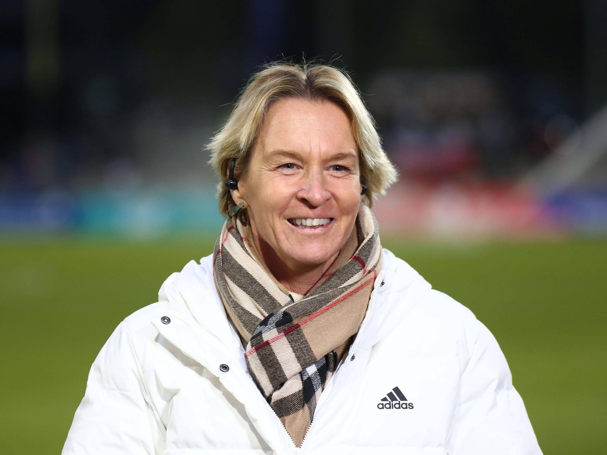 Bundestrainerin Martina Voss-Tecklenburg während eines Interviews.