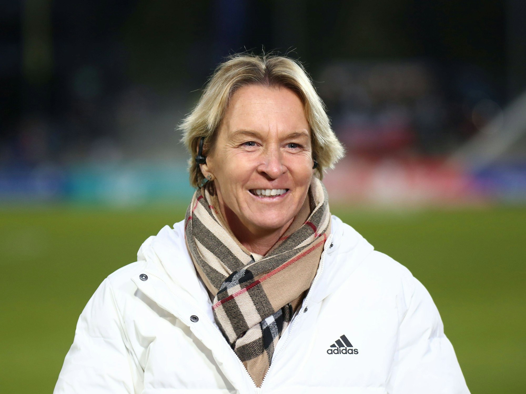 Bundestrainerin Martina Voss-Tecklenburg während eines Interviews.