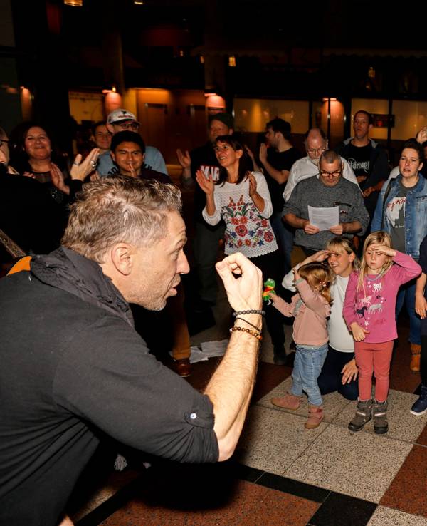Die Höhner haben Fans und Kinder zu einem gemeinsamen Workshop im Maritim-Hotel eingeladen.