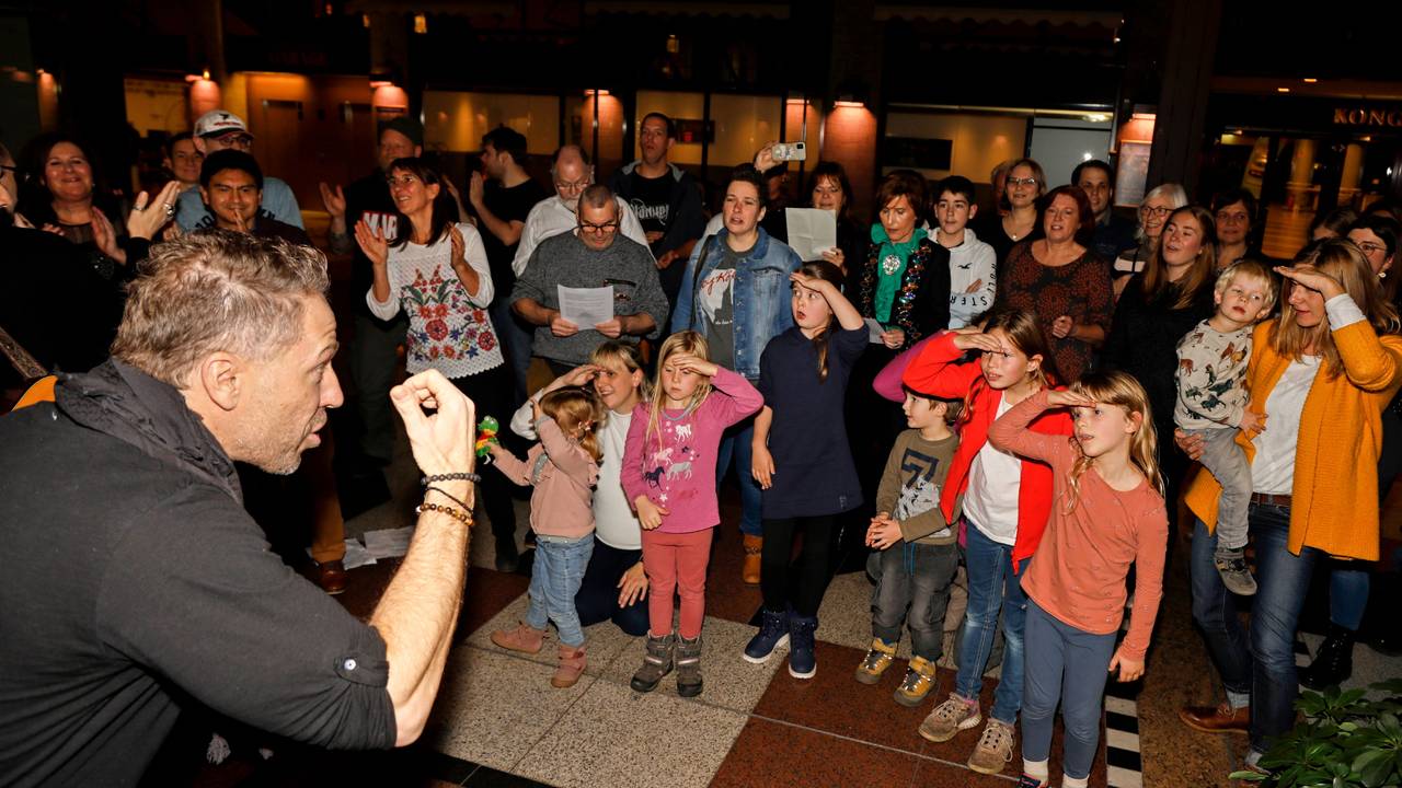 Die Höhner haben Fans und Kinder zu einem gemeinsamen Workshop im Maritim-Hotel eingeladen.