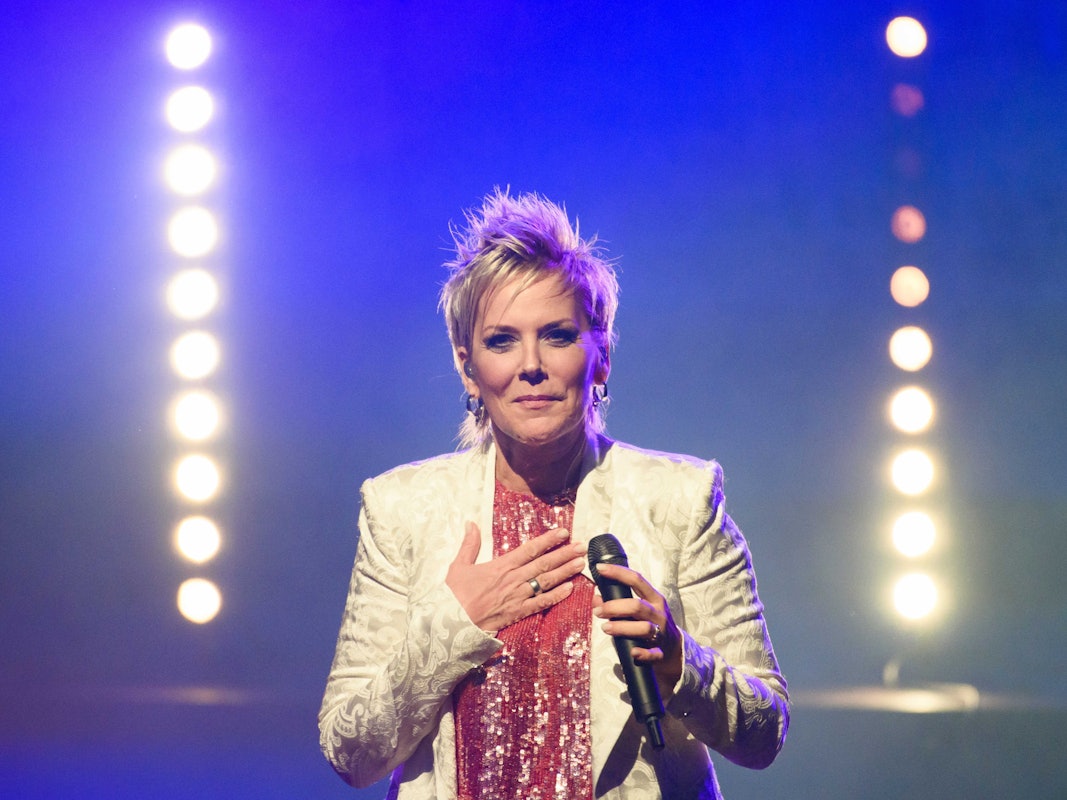 Inka Bause, Sängerin und Moderatorin, steht während des ersten Konzertes ihrer Tour „Lebenslieder“ im Nikolaisaal auf der Bühne.