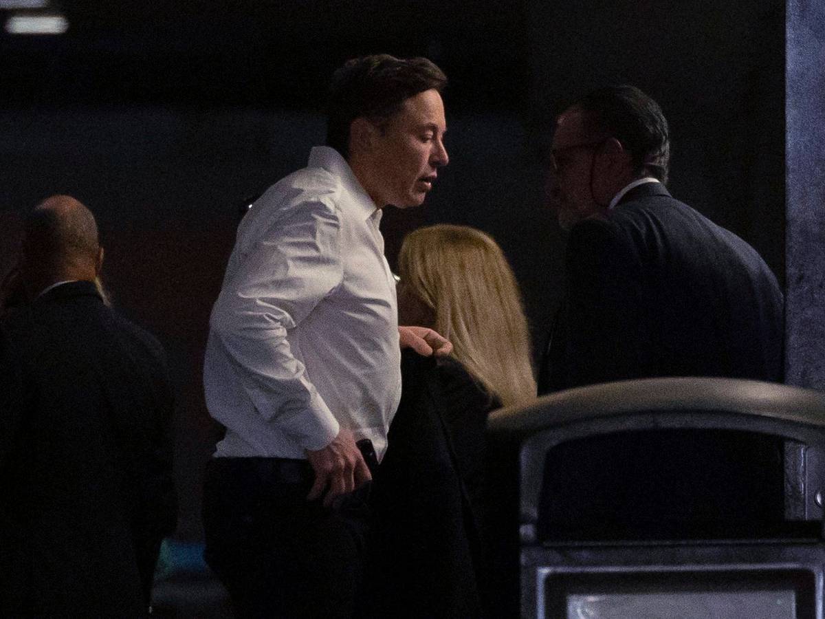 Elon Musk (hier Anfang November in New York) stellte die Twitter-Angestellten vor die Wahl: Entweder extrem harte Arbeit oder Kündigung. Es kommt zum Exodus.