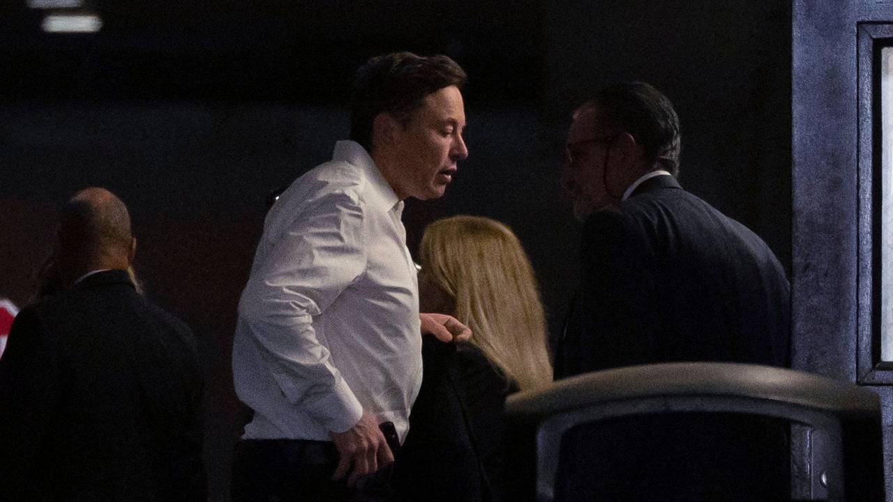 Elon Musk (hier Anfang November in New York) stellte die Twitter-Angestellten vor die Wahl: Entweder extrem harte Arbeit oder Kündigung. Es kommt zum Exodus.