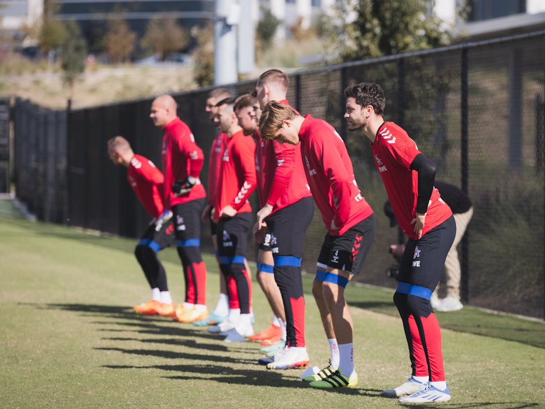 Die FC-Profis um Jonas Hector (r.) beim Training am 17. November 2022 in den USA (Austin/Texas).