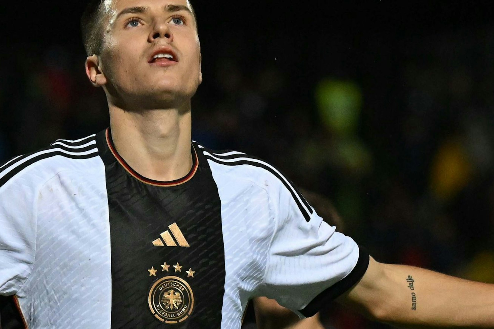 Denis Huseinbasic jubelt am Samstag (19. November 2022) nach seinem Debüt-Tor für Deutschlands U21 gegen Italien.