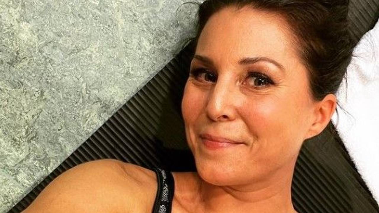 Vanessa Blumhagen posiert für ein Selfie.