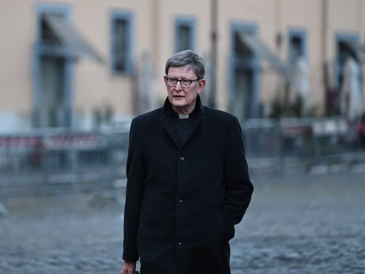 Der Erzbischof von Köln, Kardinal Rainer Maria Woelki, läuft in den Vatikan.