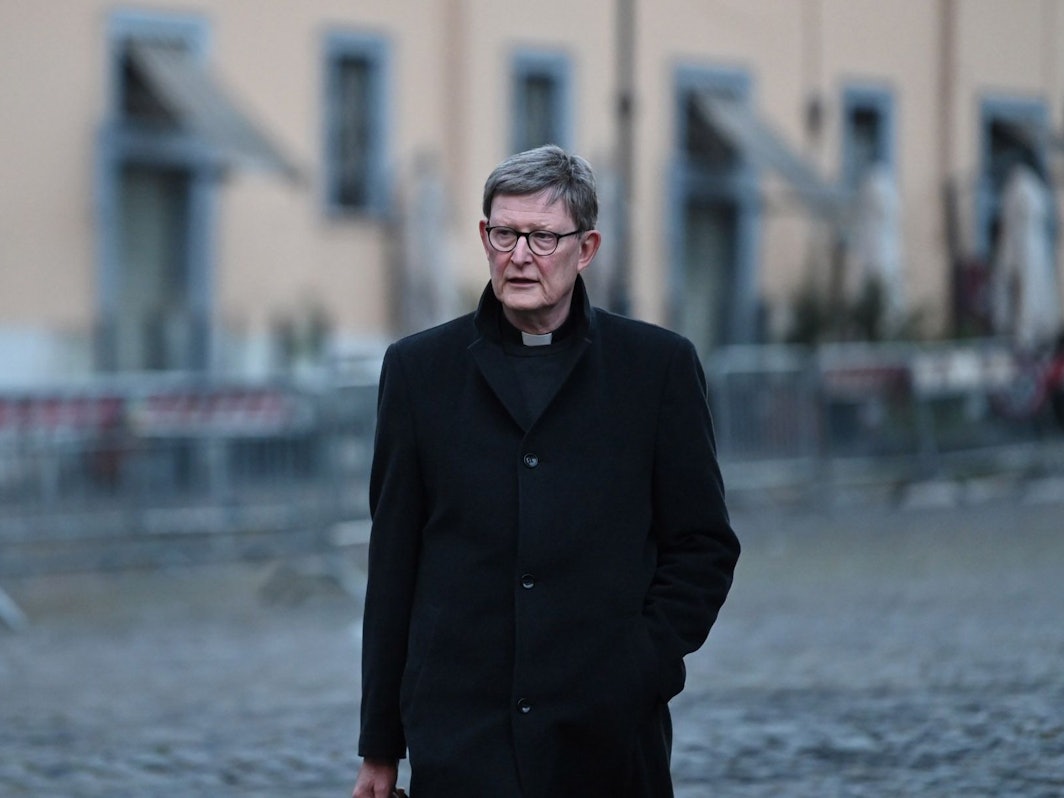 Der Erzbischof von Köln, Kardinal Rainer Maria Woelki, läuft in den Vatikan.