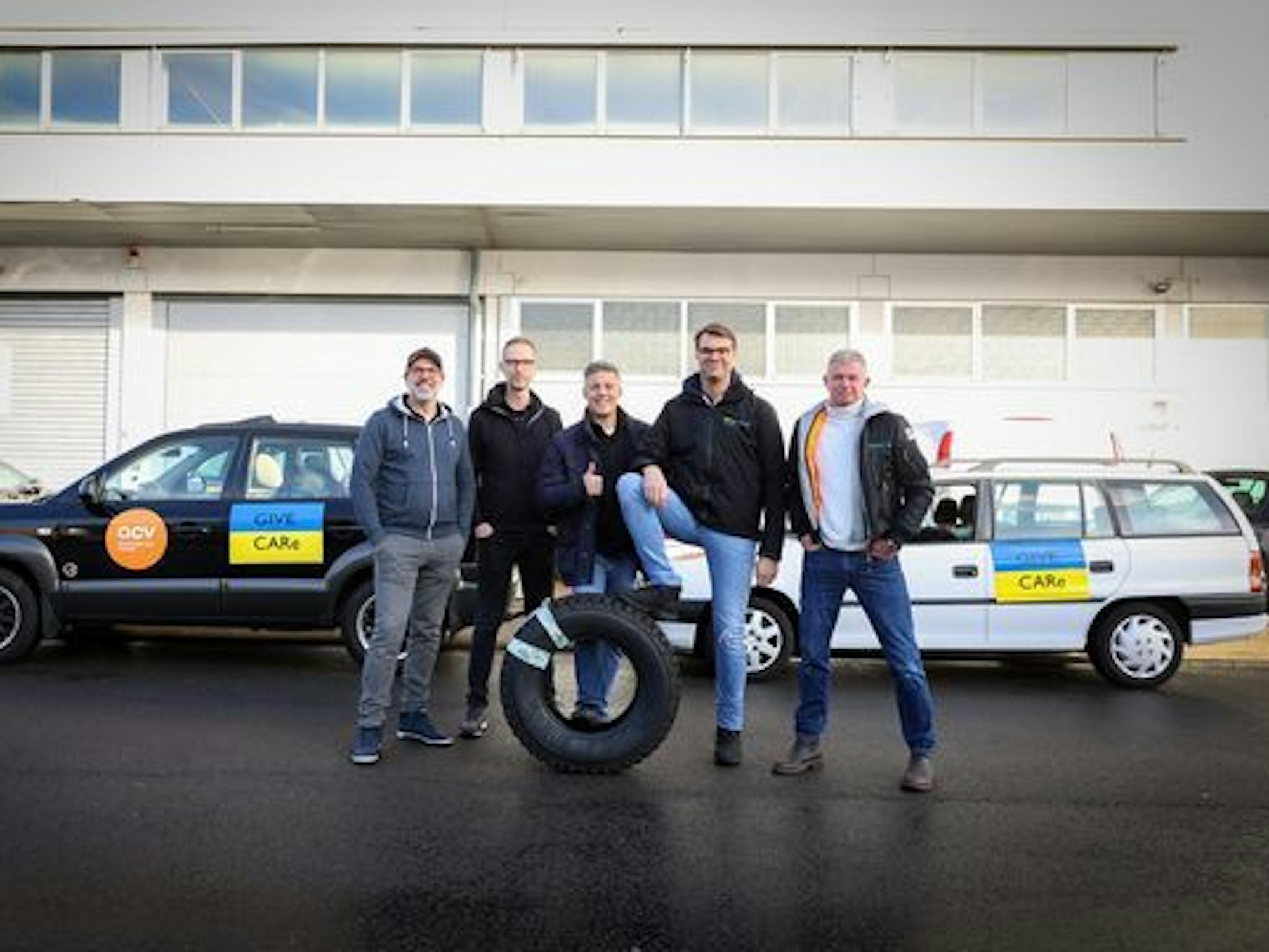 Kurz vorm Start in die Ukraine waren (v. l.) Thomas Herrmann, Ype van der Kooi, Niels Thoramählen, Michael Melz und Pawel Nowotny aus Köln guter Dinge.