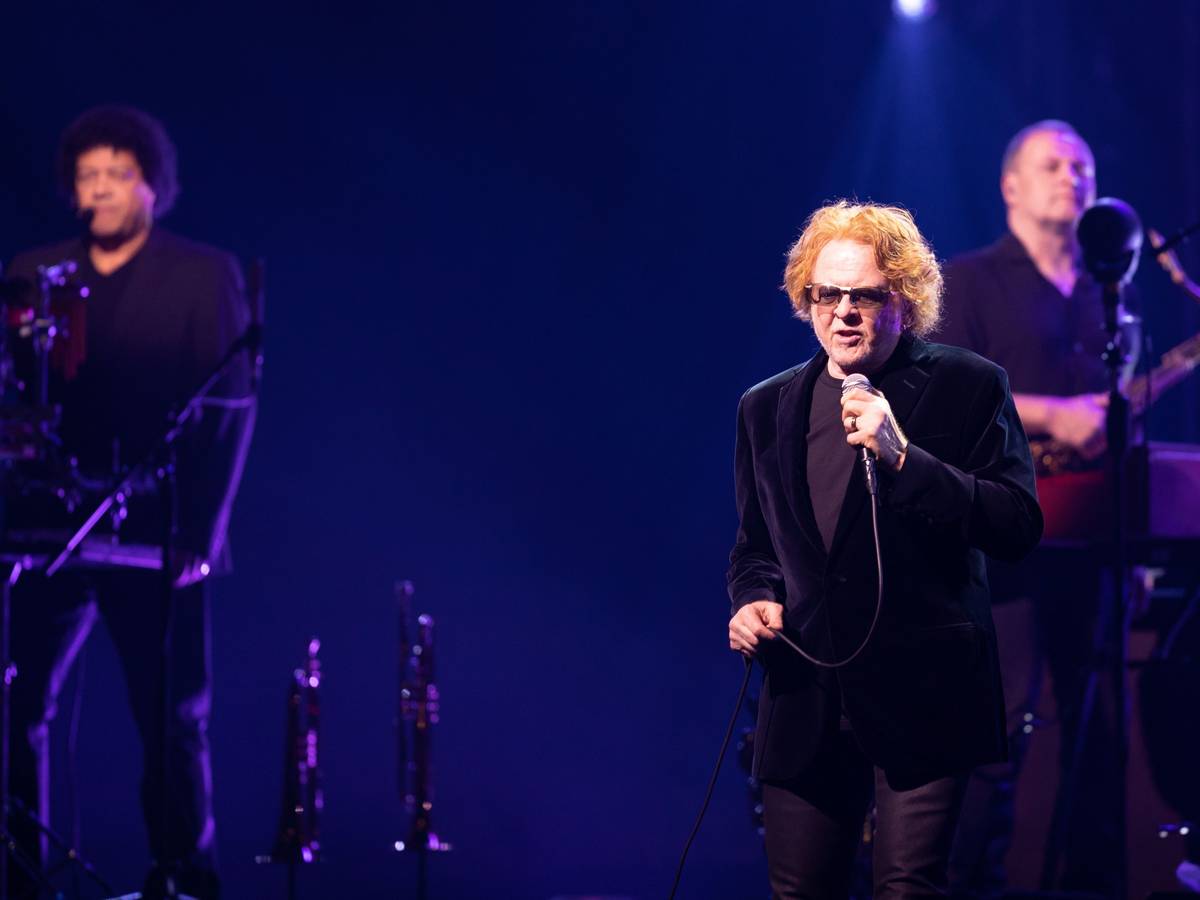 Mick Hucknall (Sänger) ; Simply Red am 20.11.2022 in der Lanxess Arena in Köln (Deutschland).