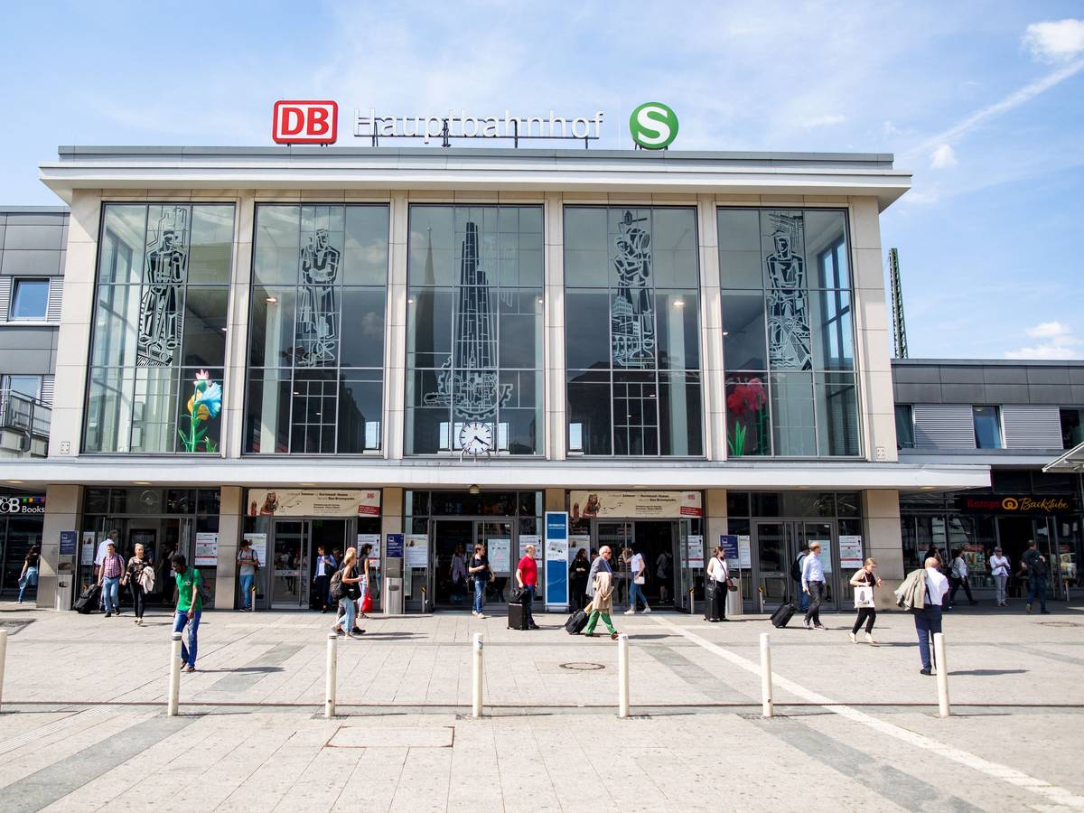 Der Haupteingang des Dortmunder Hauptbahnhofs.