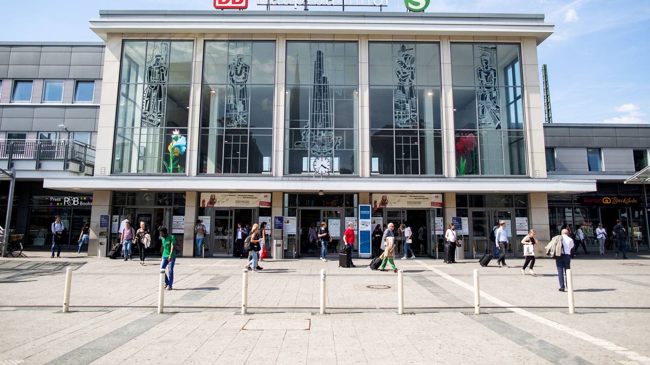 Der Haupteingang des Dortmunder Hauptbahnhofs.