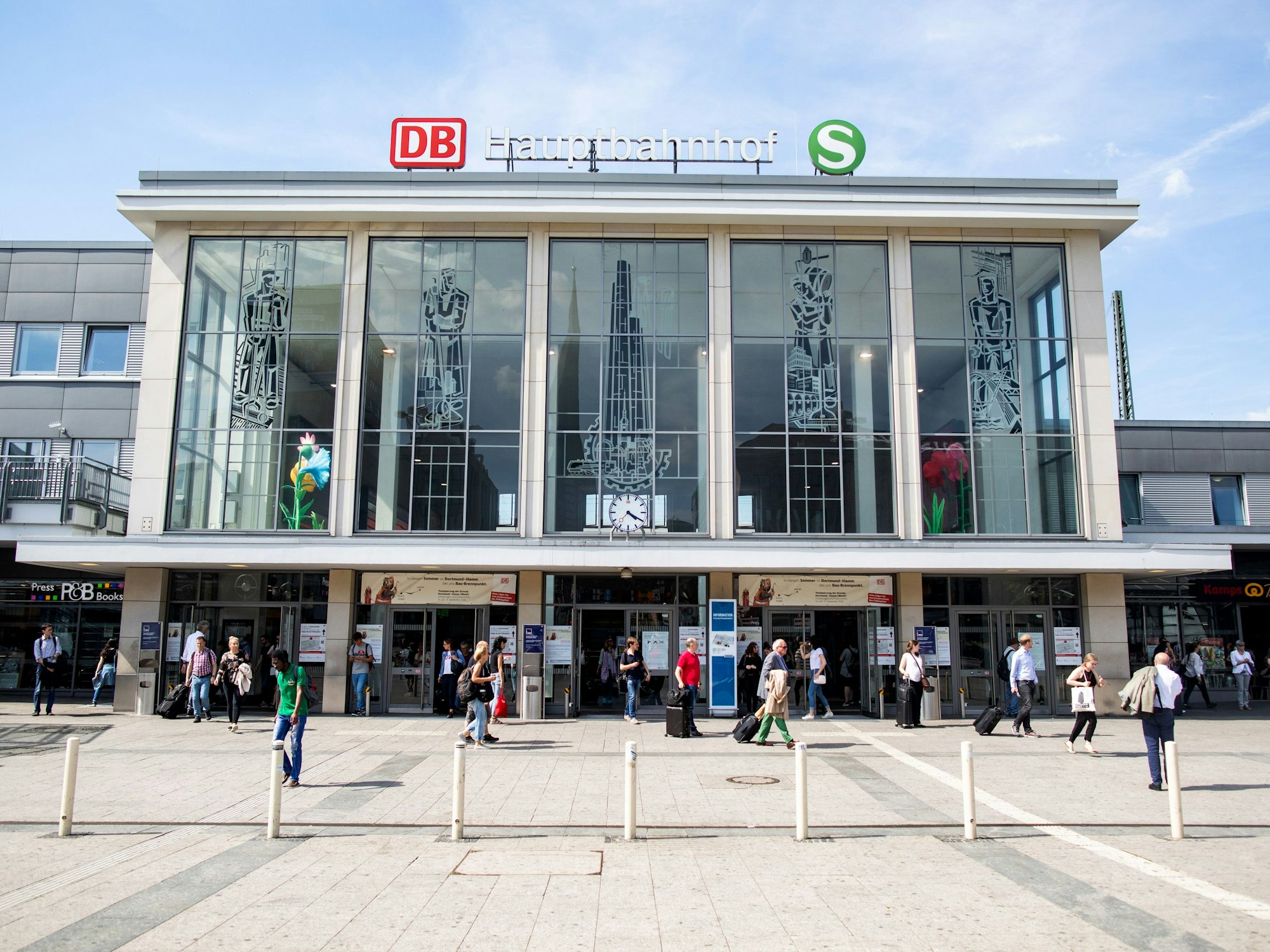 Der Haupteingang des Dortmunder Hauptbahnhofs.
