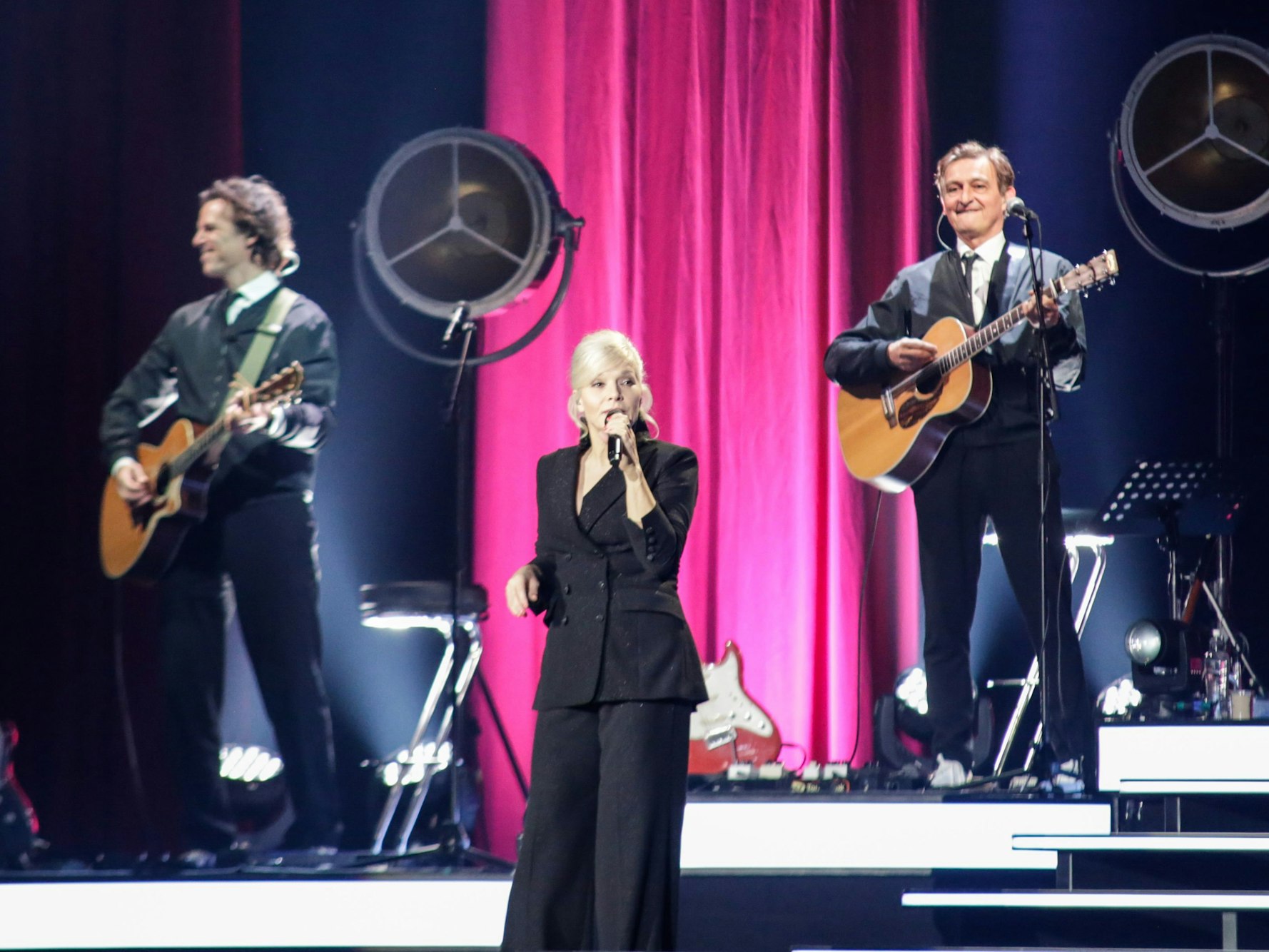 Ina Müller begeistert ihre Fans am 19. November 2022 in der Lanxess-Arena in Köln.