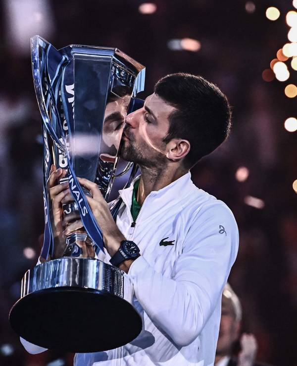 Novak Djokovic feiert seinen Sieg in Turin.