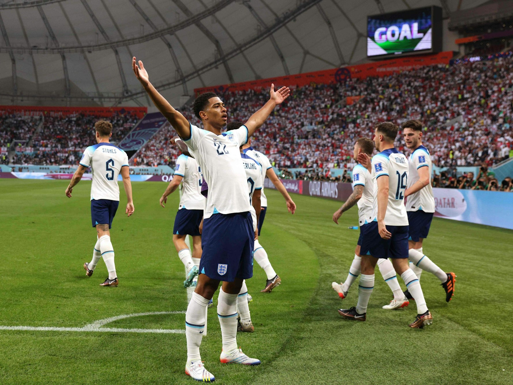 Jude Bellingham bejubelt sein erstes Tor für England bei der WM 2022.