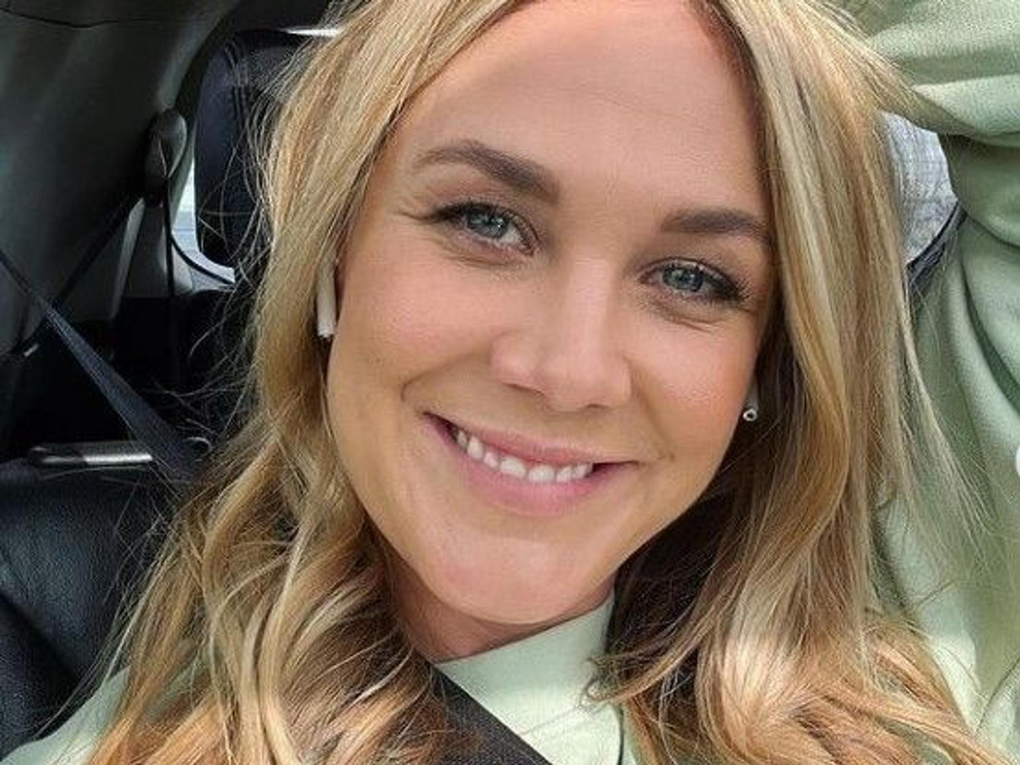 Alina Merkau lächelt in die Kamera.