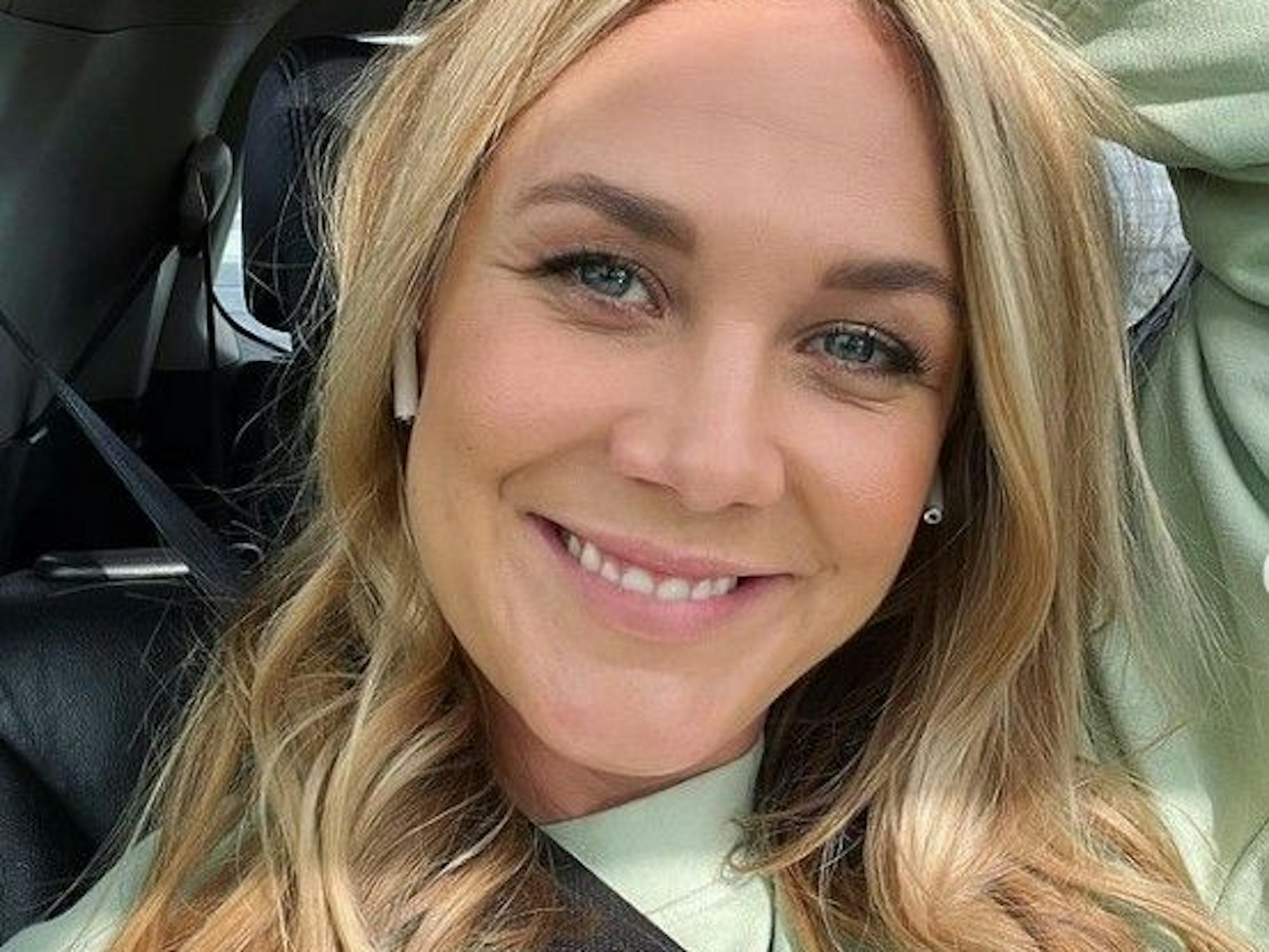 Alina Merkau lächelt in die Kamera.