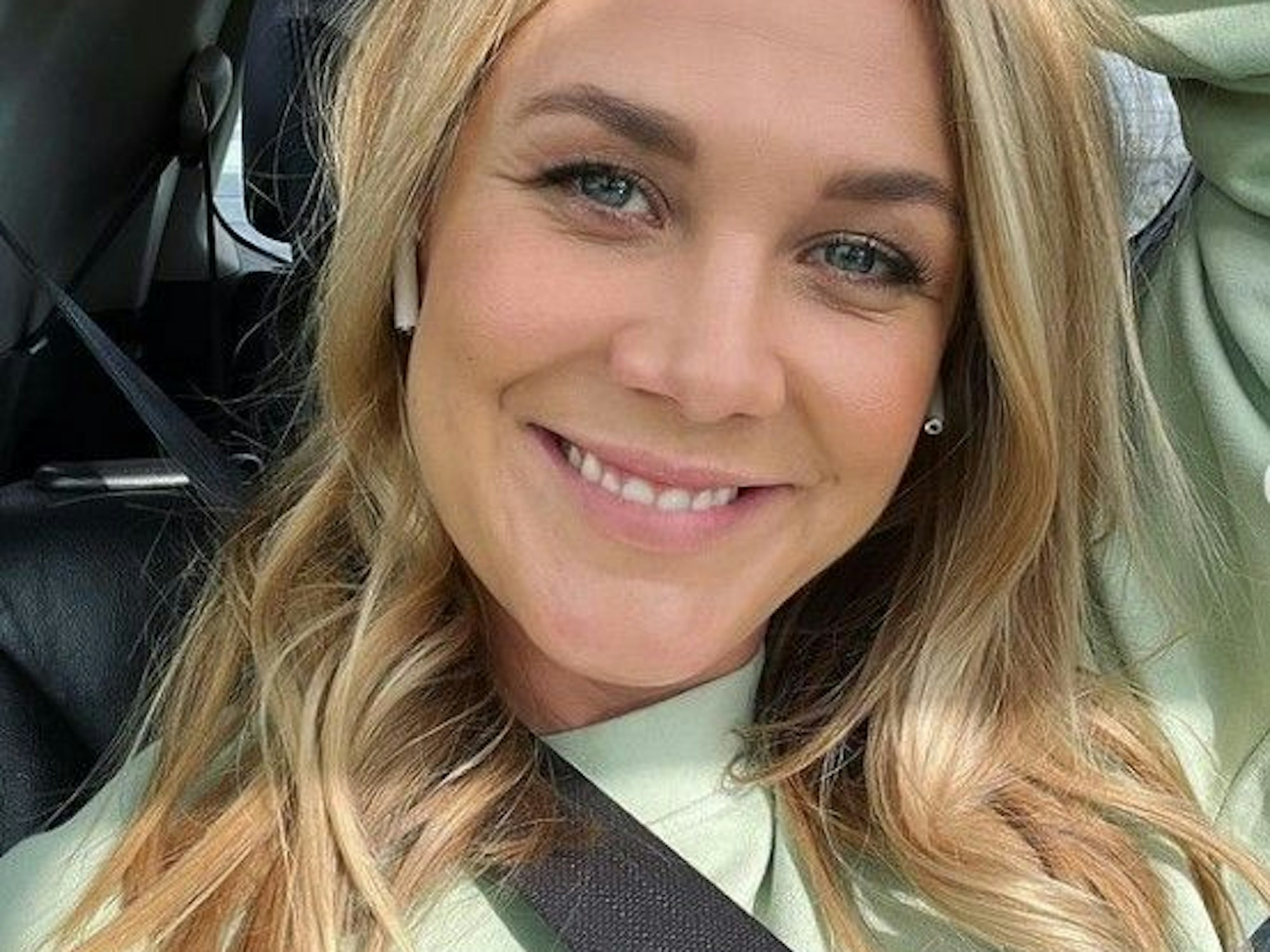 Alina Merkau lächelt in die Kamera.